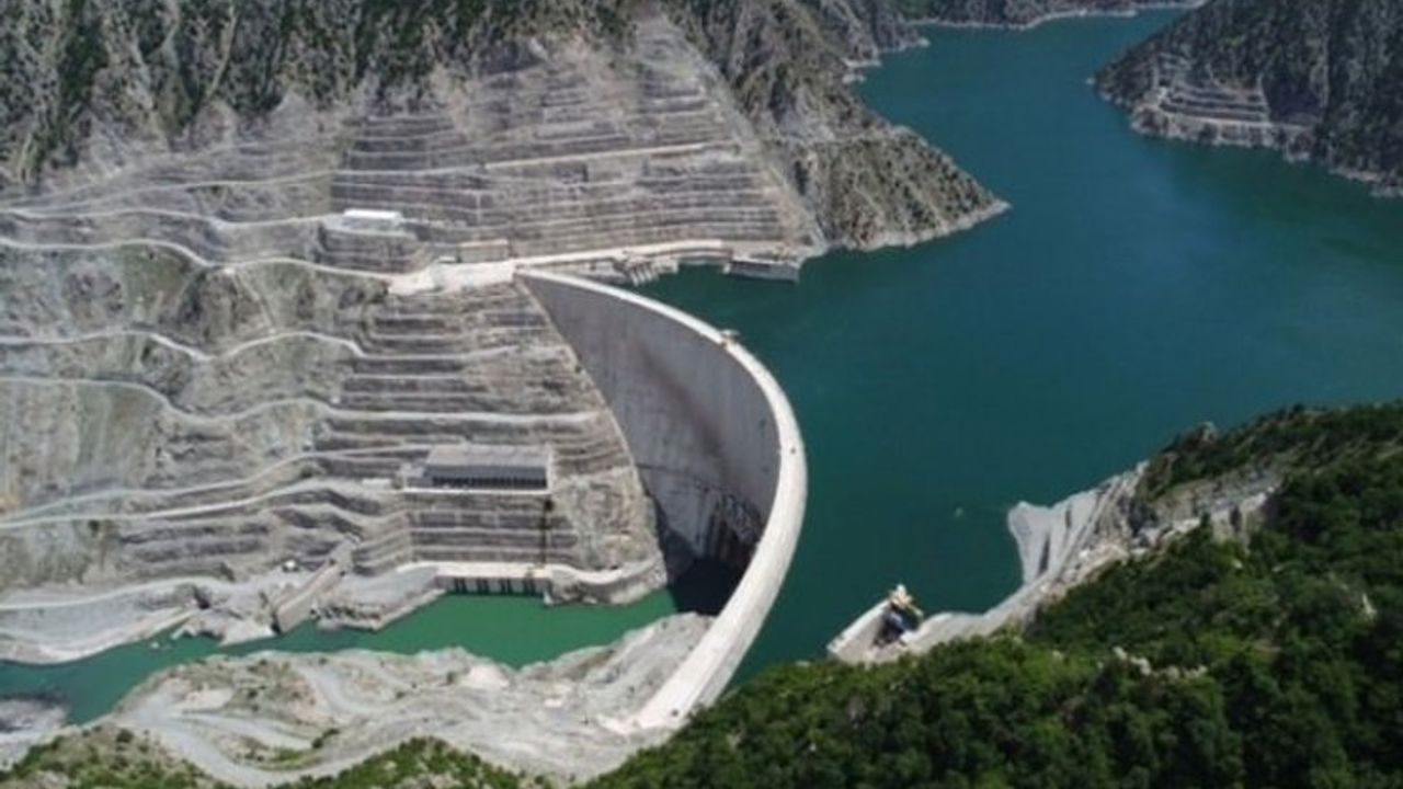 Artvin'e 3 milyar liralık yol