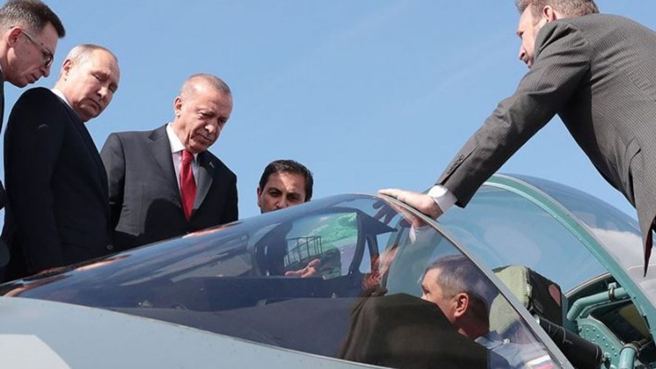 Erdoğan ile Putin 'Su-57'yi inceledi