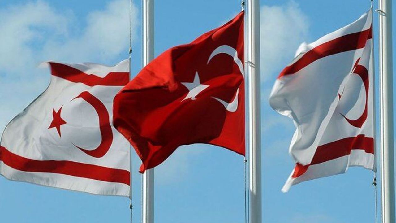 KKTC'den Türkiye'ye bayrak desteği