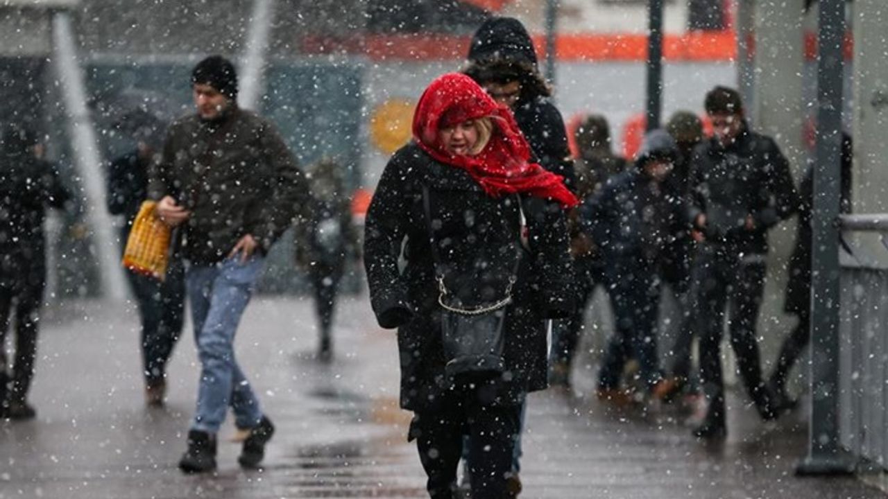 İstanbul'da beklenen kar yağışı başladı