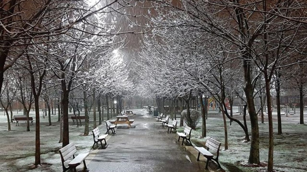 İstanbul'un yüksek kesimleri beyaza büründü