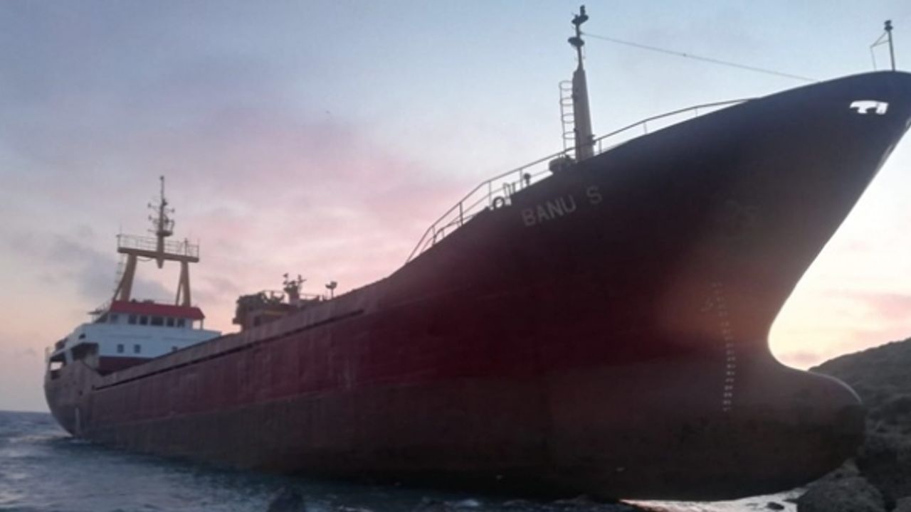Çanakkale'de kargo gemisi karaya oturdu
