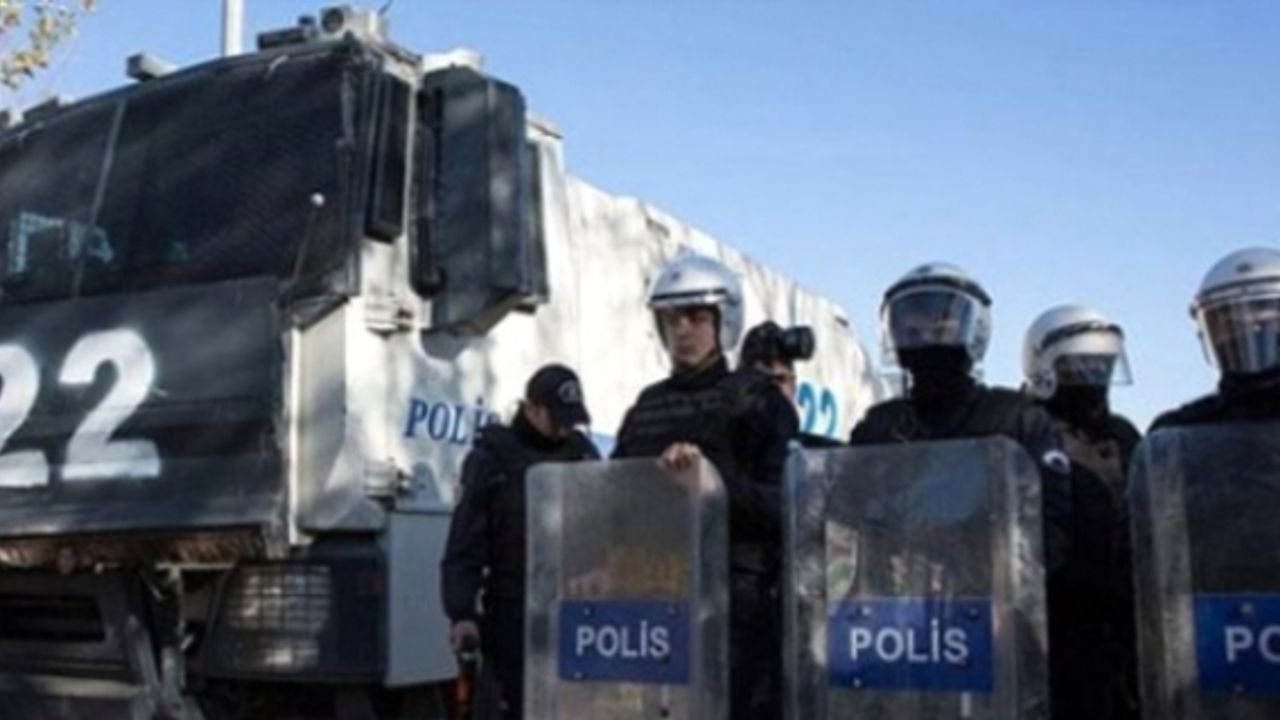 O il de gösteri yürüyüşleri yasaklandı