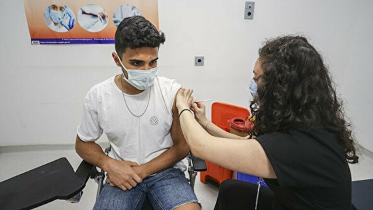18 yaş ve üstü gençler aşılanmaya başladı