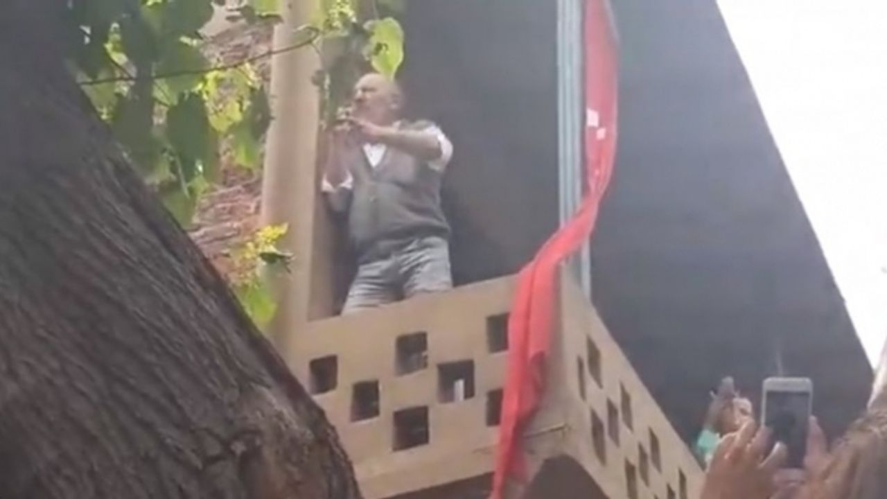 Aşı karşıtlarından Üsküdar'da mitingleri aratmayan eylem