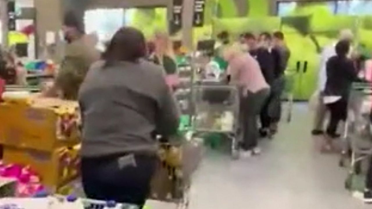 Avustralya'da korona hortladı, kapanma hazırlığı başladı