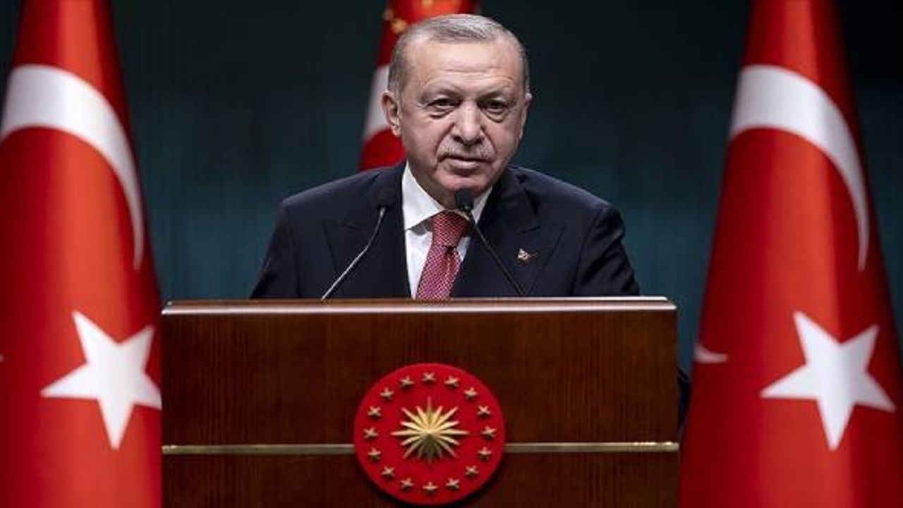 Cumhurbaşkanı Erdoğan iki şairi vefat yıl dönümlerinde andı