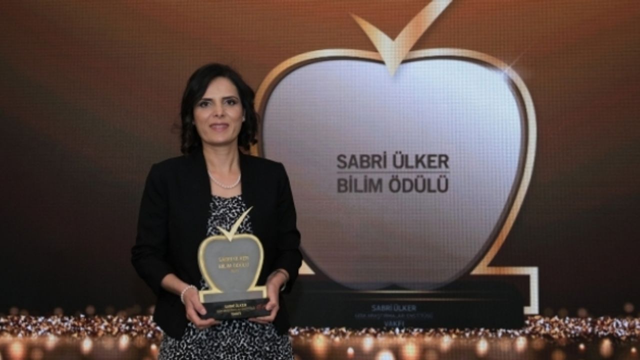 Dr. Elif Nur Fırat Karalar, Sabri Ülker Bilim Ödülü’nü kazandı