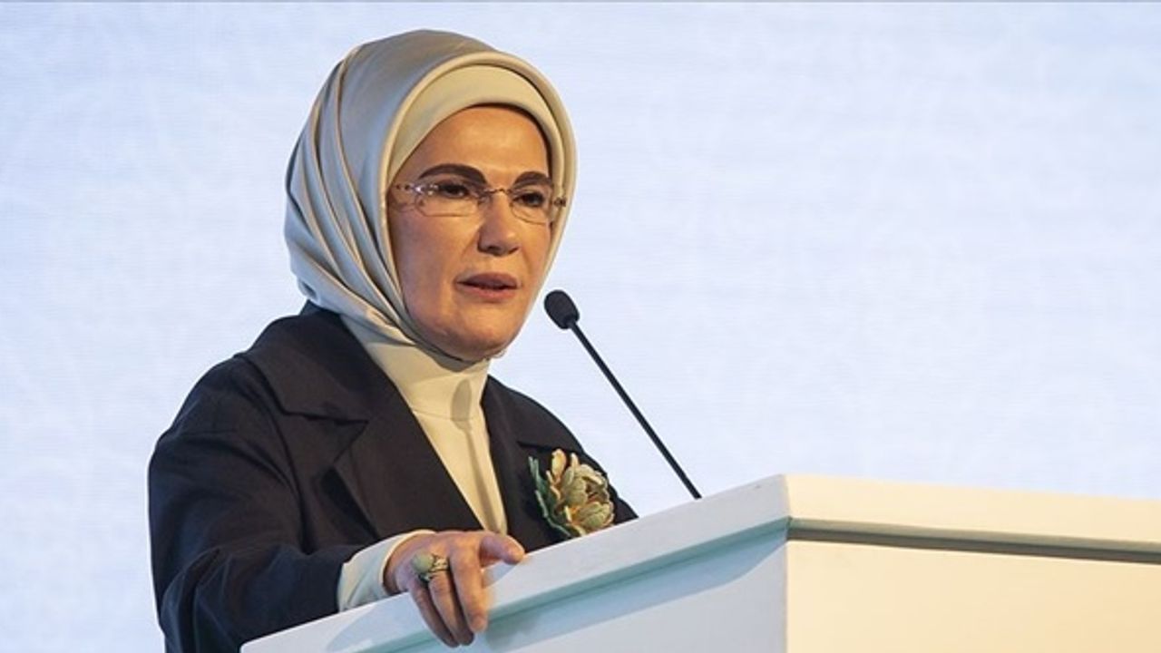 Emine Erdoğan'da Dünya Mülteciler Günü mesajı