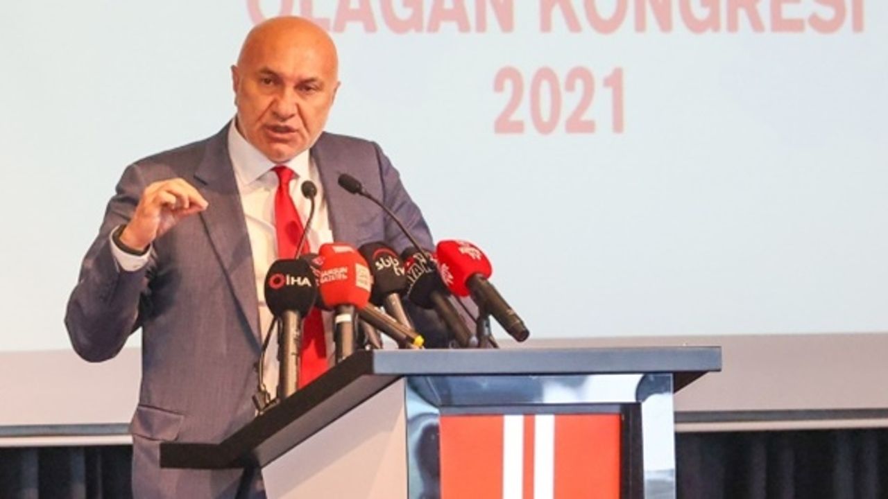 Eski ve yeni başkan genel kurulda atıştı