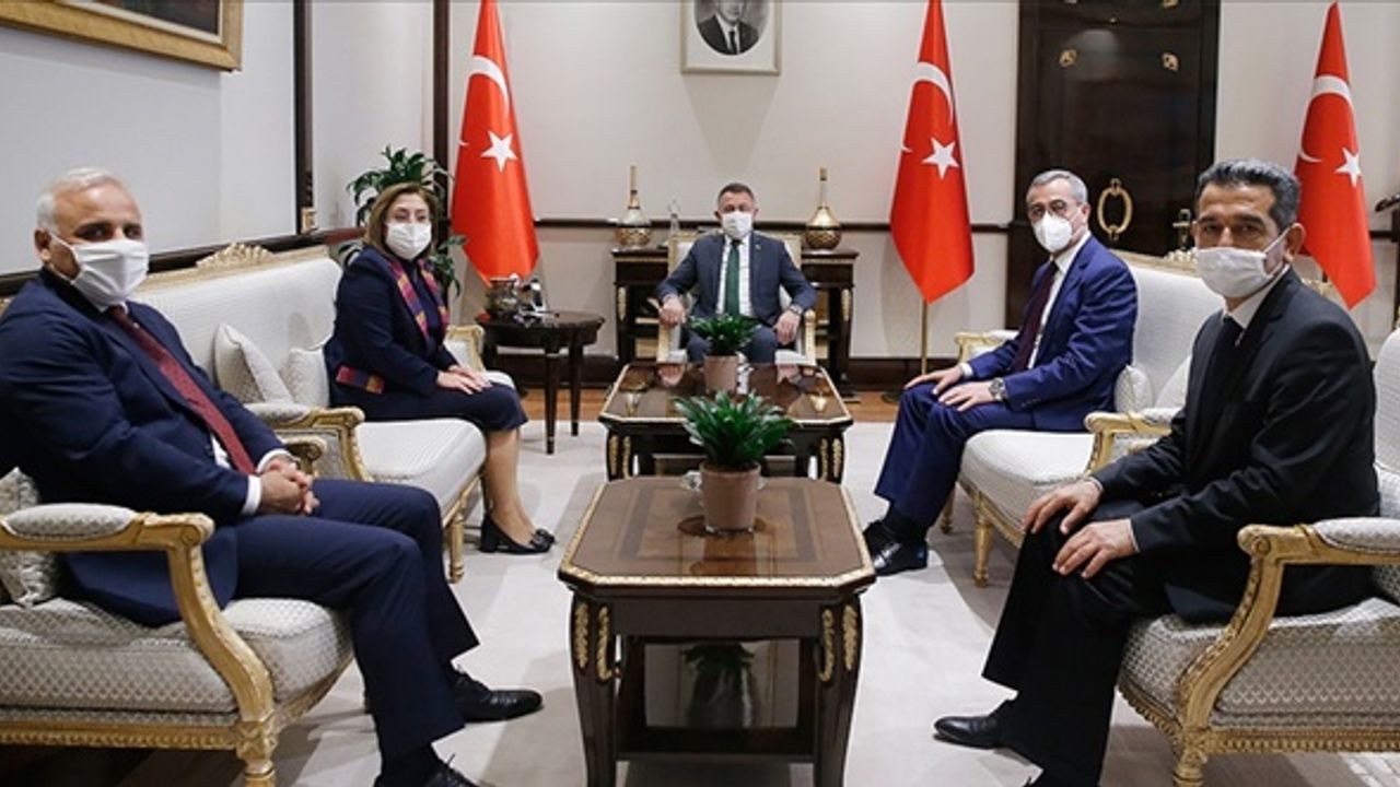 Fuat Oktay belediye başkanlarını kabul etti