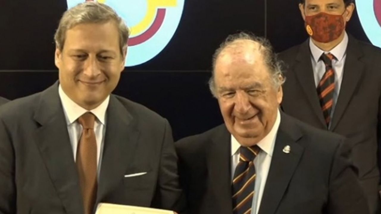 Galatasaray'da yeni başkan Burak Elmas mazbatasını aldı