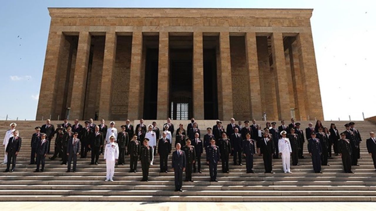 Hulusi Akar ve komuta kademesi OYAK Genel Kurulu'na katıldı