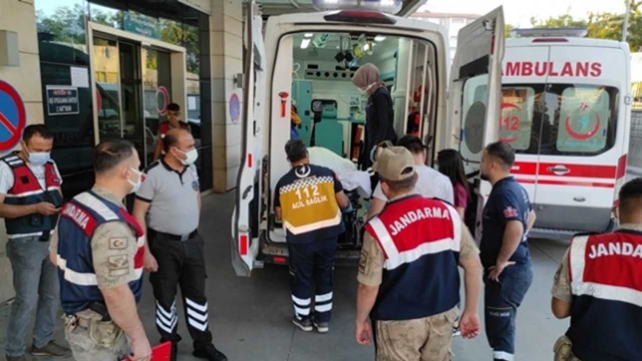 İnsan kaçakçıları jandarma ile çatıştı: 2 ölü, 12 yaralı