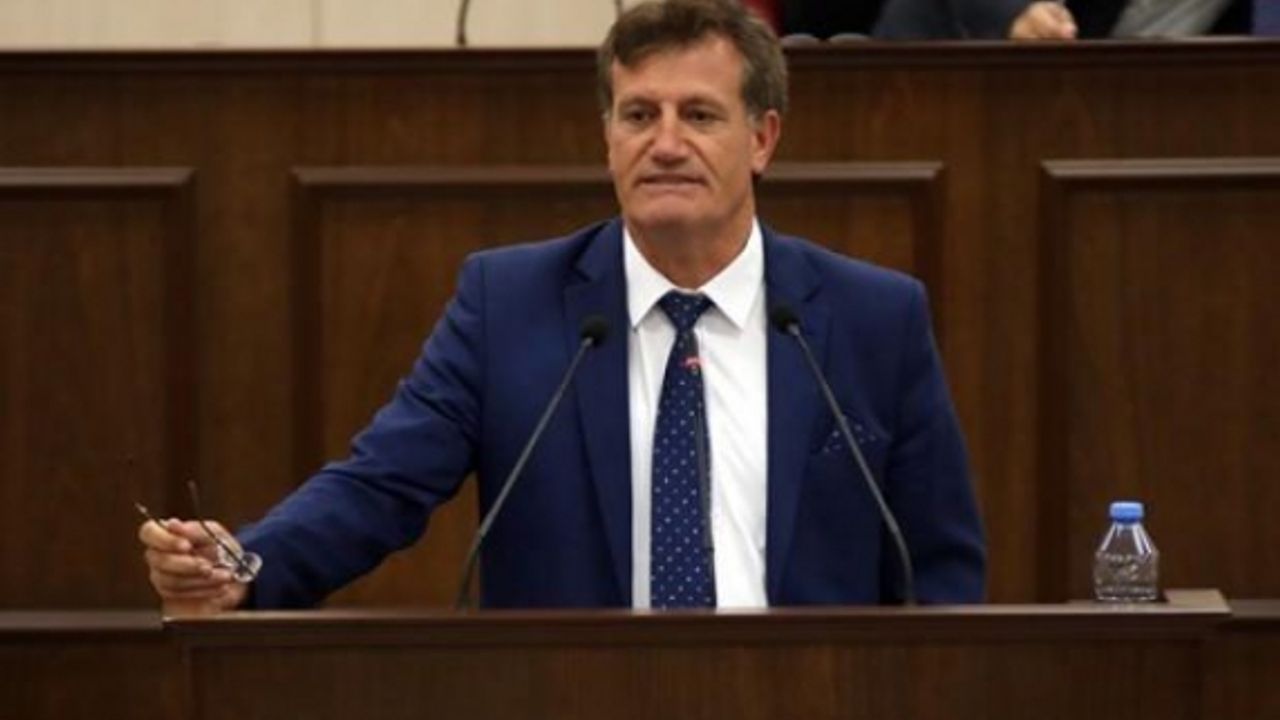Mağusa'da Türk ve KKTC bayrağının asılmasına izin verilmedi
