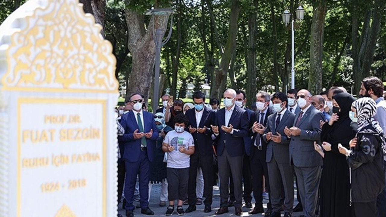 Prof. Dr. Fuat Sezgin kabri başında anıldı