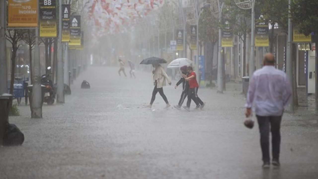 Sakarya ve Kocaeli'de etkili yağış ve fırtına