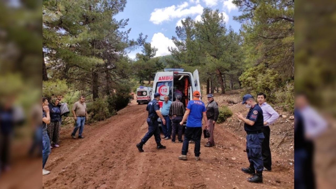 Tarlada çalışan işçilerin üstüne yıldırım düştü
