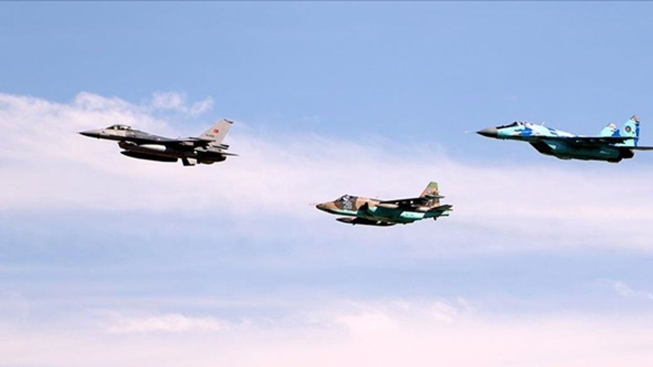 Doğu Çin Denizi'nde sular ısınıyor: ABD ve Japonya'dan ortak tatbikat