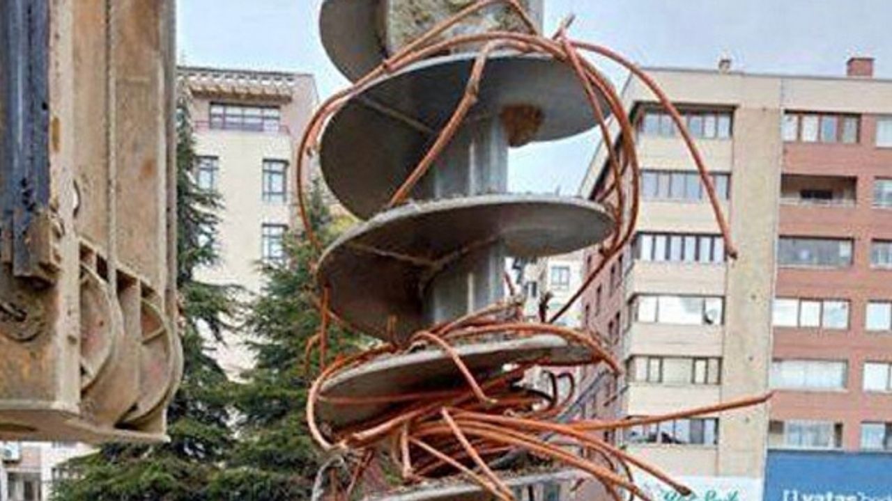 Ankara Büyükşehir Belediyesi TRT'nin fiber kablolarını kesti