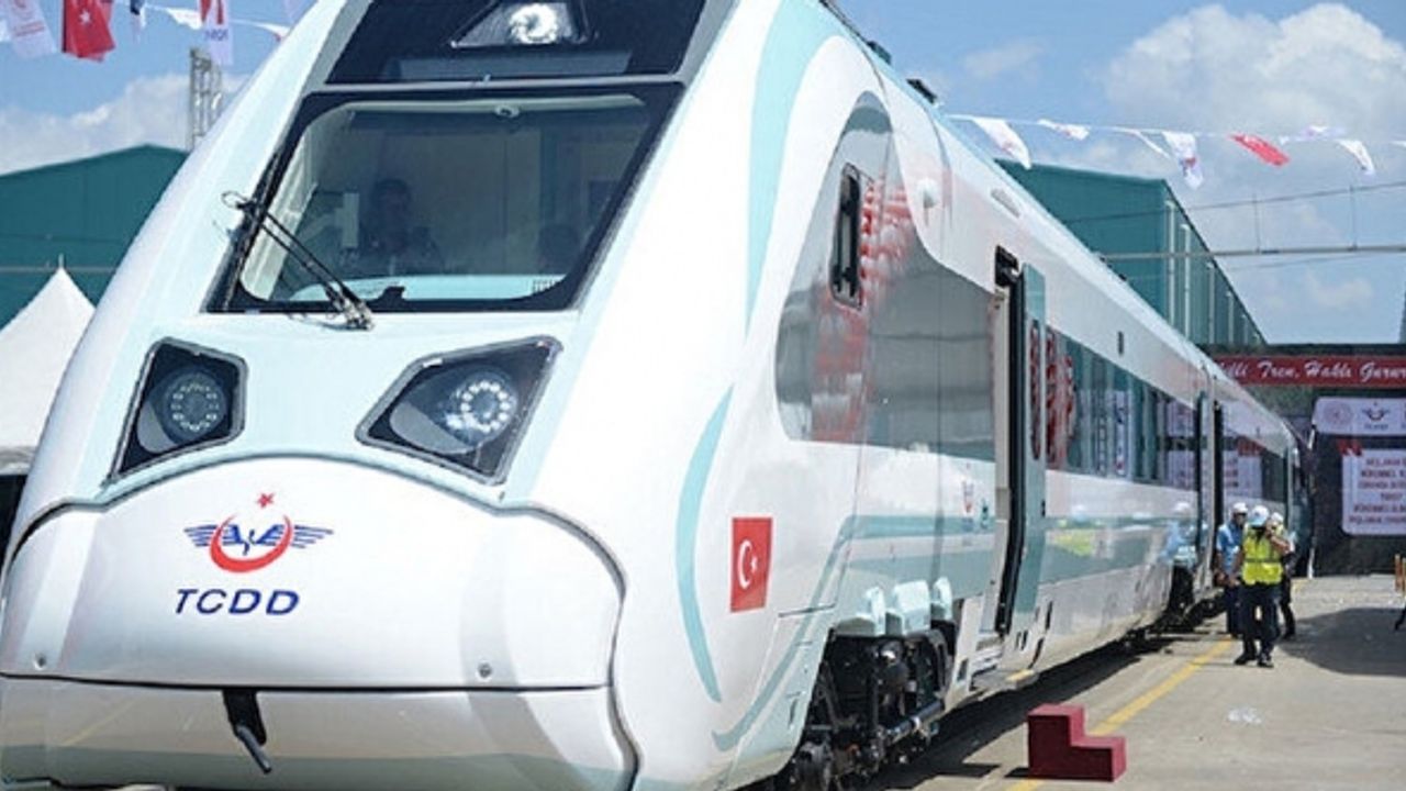 Bakan Karaismailoğlu: İlk milli ve elektrikli tren geliyor