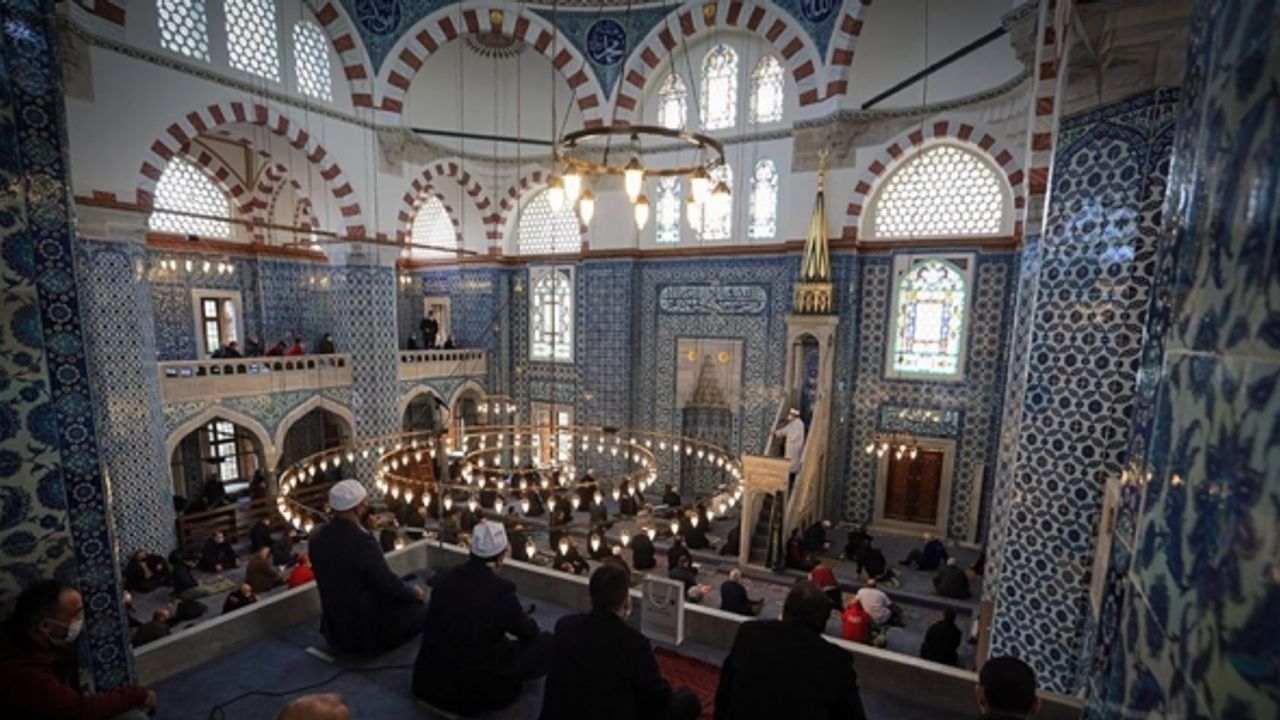 Cuma hutbesi: Şiddet insan onuruyla asla bağdaşmaz