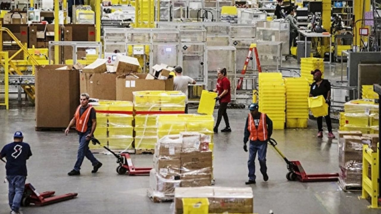 Cuma indirimleri öncesi Amazon'da kriz