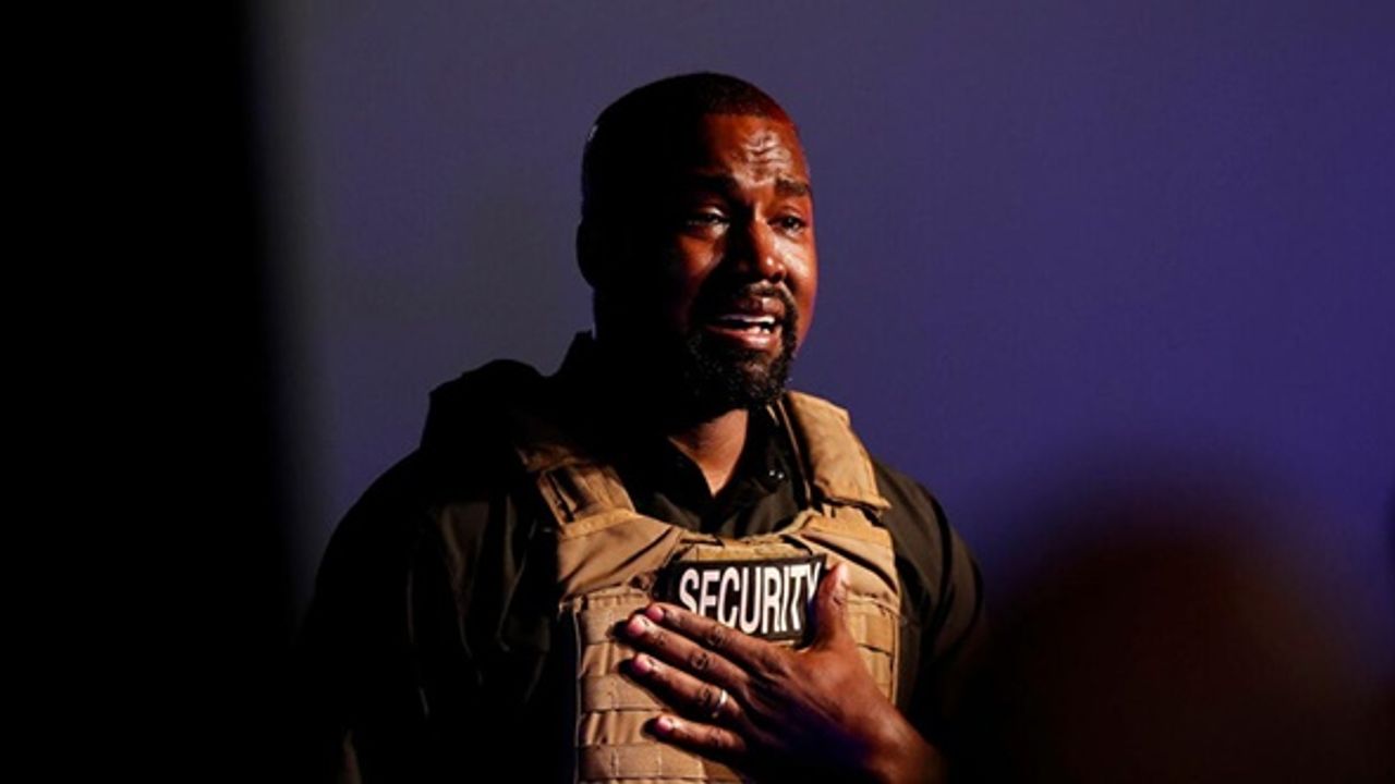 Kanye West'e darbe: Adidas ortaklığı bitirdi
