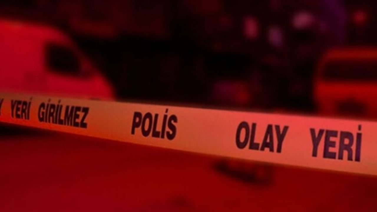 Ağır kokular gelen binada iki  erkek cesedi bulundu