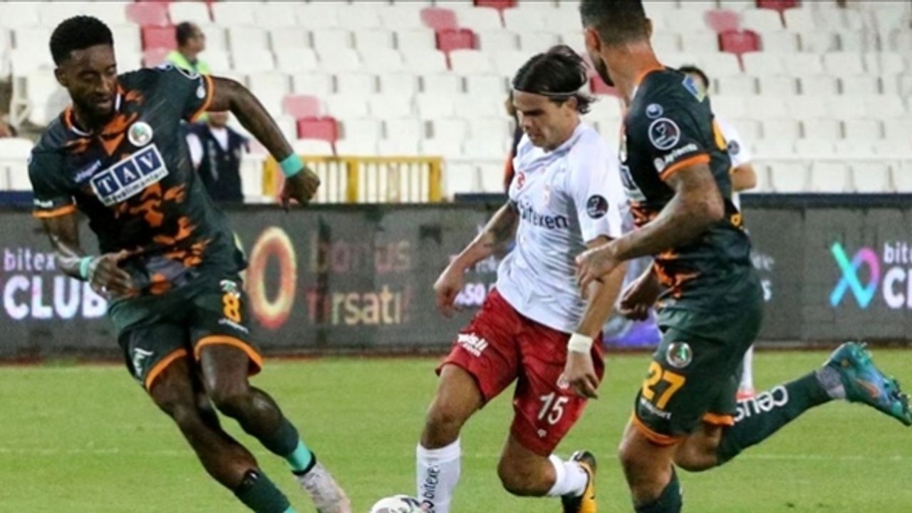 Alanyaspor 90+1'de beraberliği yakaladı: 1-1