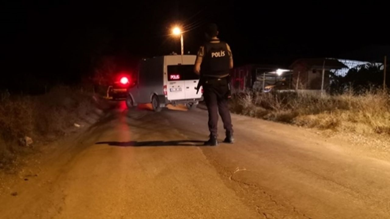 Baba ve oğulları birbirlerine ateş etti: 5 yaralı