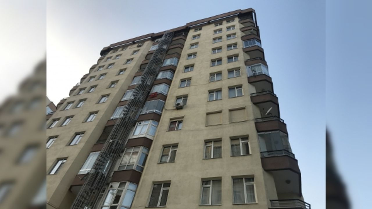 Dengesini kaybeden çocuk 9'uncu kattan 6'ncı kata düştü