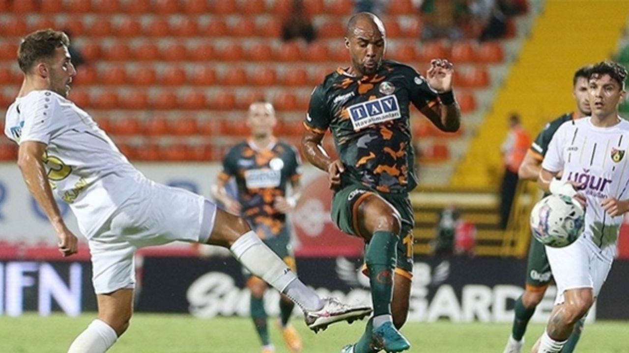 İstanbulspor'dan tarihi galibiyet: 0-1
