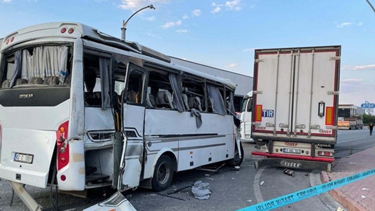 Konya'da tır ile servis otobüsü çarpıştı: 1 ölü, 25 yaralı