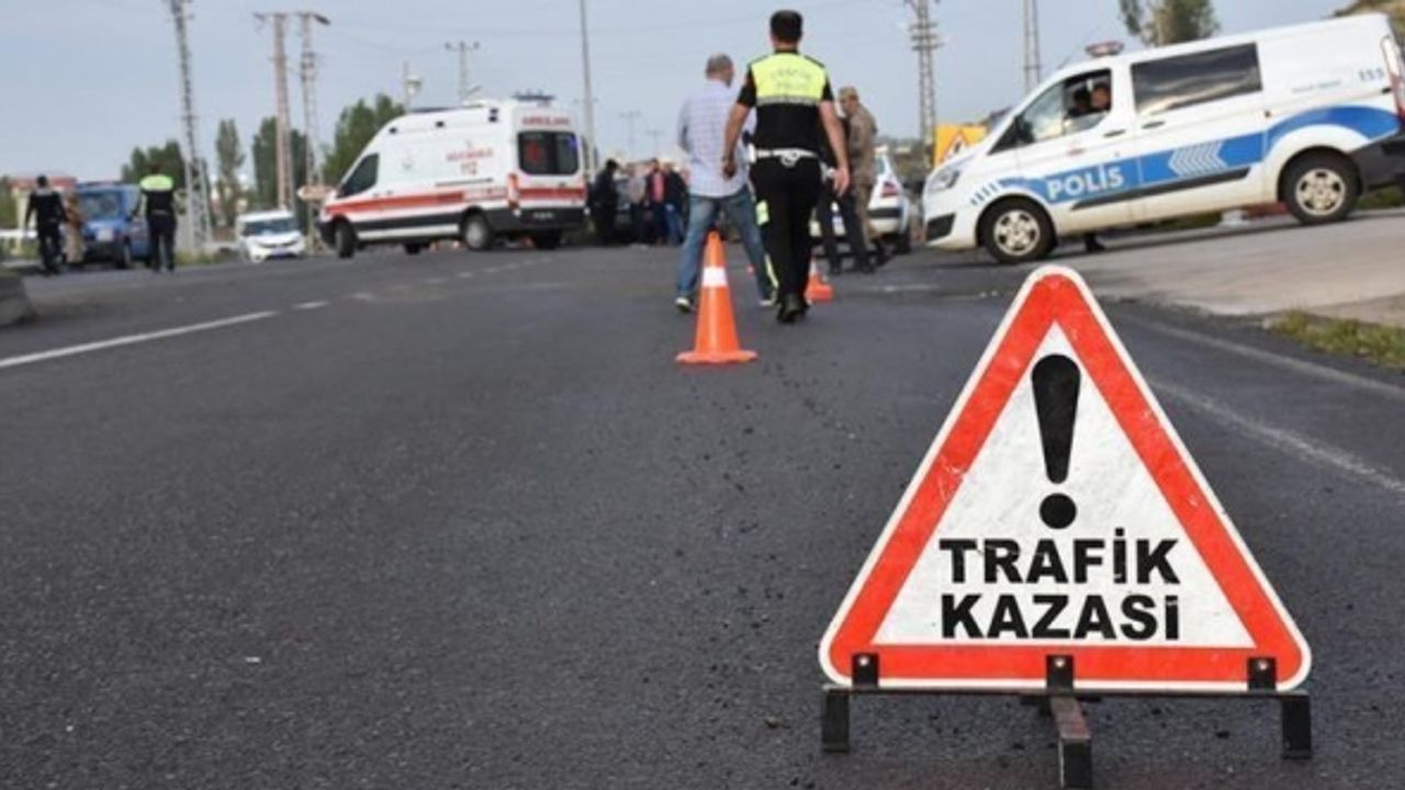 Afyonkarahisar'da zincirleme trafik kazası: 2 ölü, 5 yaralı