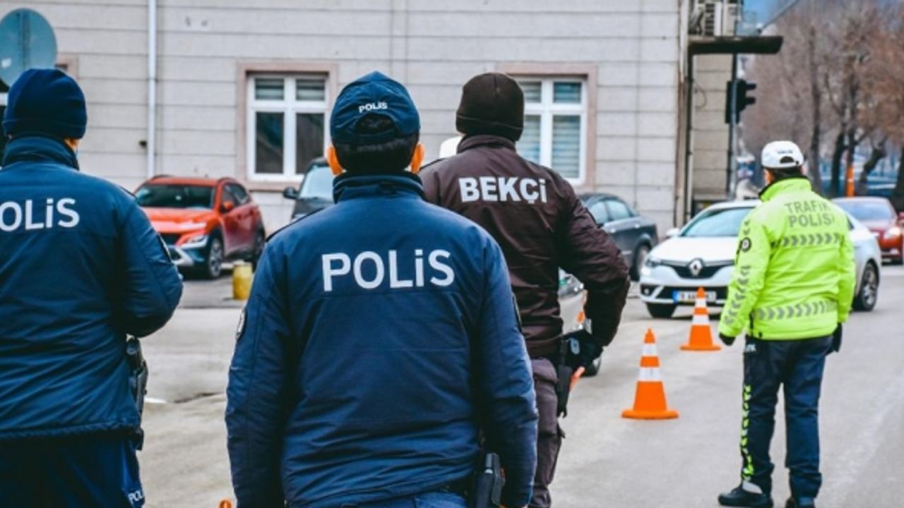 Eş zamanlı 'huzurlu sokaklar ve terör suçları uygulaması' yapıldı