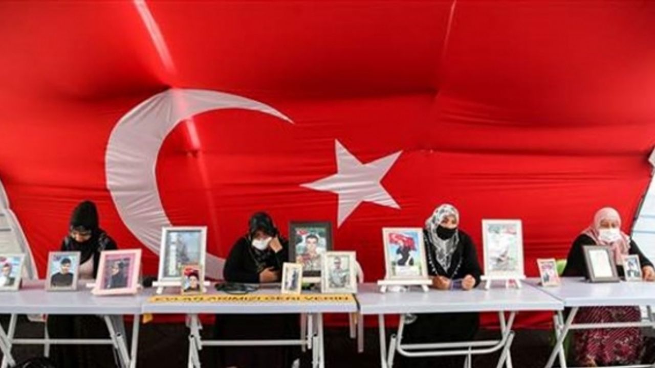Evlat nöbetinde oturma eylemine bir aile daha katıldı