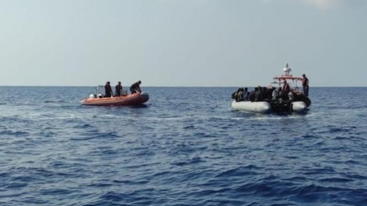 İtalya'dan insanlık dışı uygulama: STK gemisindeki göçmenleri de 'seçerek' aldılar