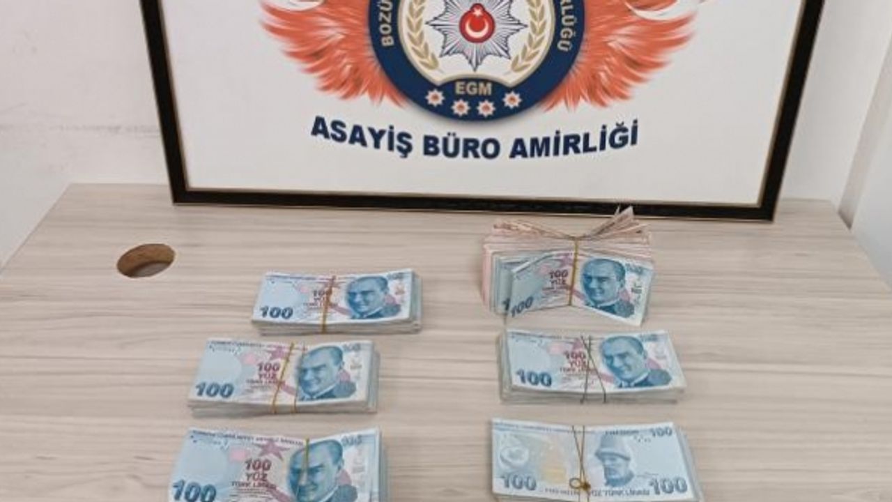 2 kadını paralarını dolandırıcılara kaptırmaktan polis kurtardı