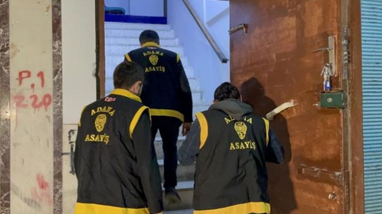 Adana'da 9 kilitle güçlendirilen iş yerine kumar operasyonu