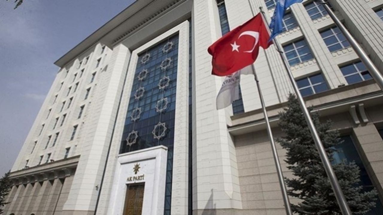 AK Parti, sandıklarda görev yapacak 100 bin kişiyi belirledi
