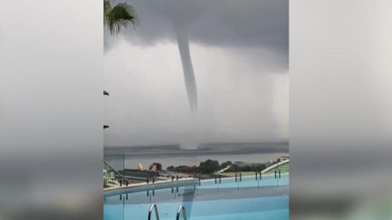 Alanya'da denizde hortum oluştu
