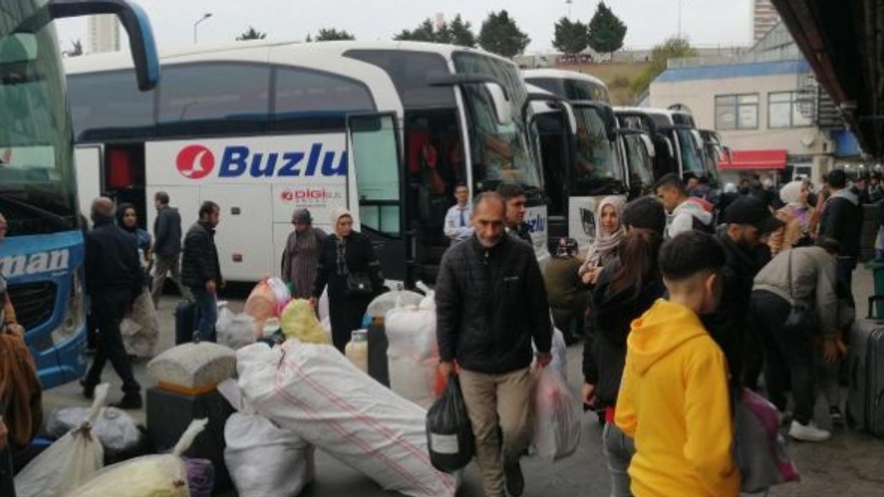 Ara tatil dönüşü otogardaki haraketlilik arttı