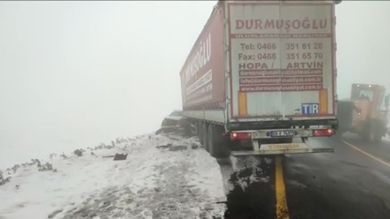 Ardahan'da sis ve buzlanma ulaşımı aksatıyor