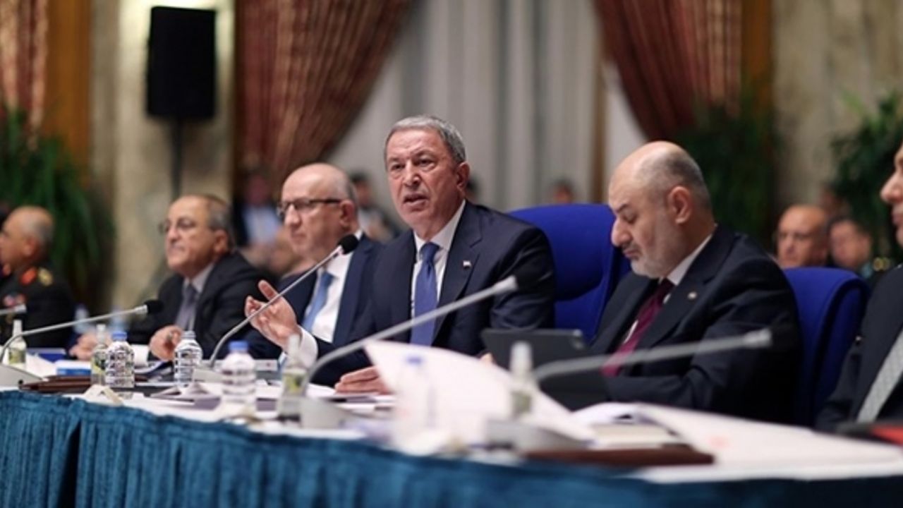 Bakan Akar: "Başta Cumhurbaşkanımız olmak üzere kimsenin gecesi gündüzü yok"