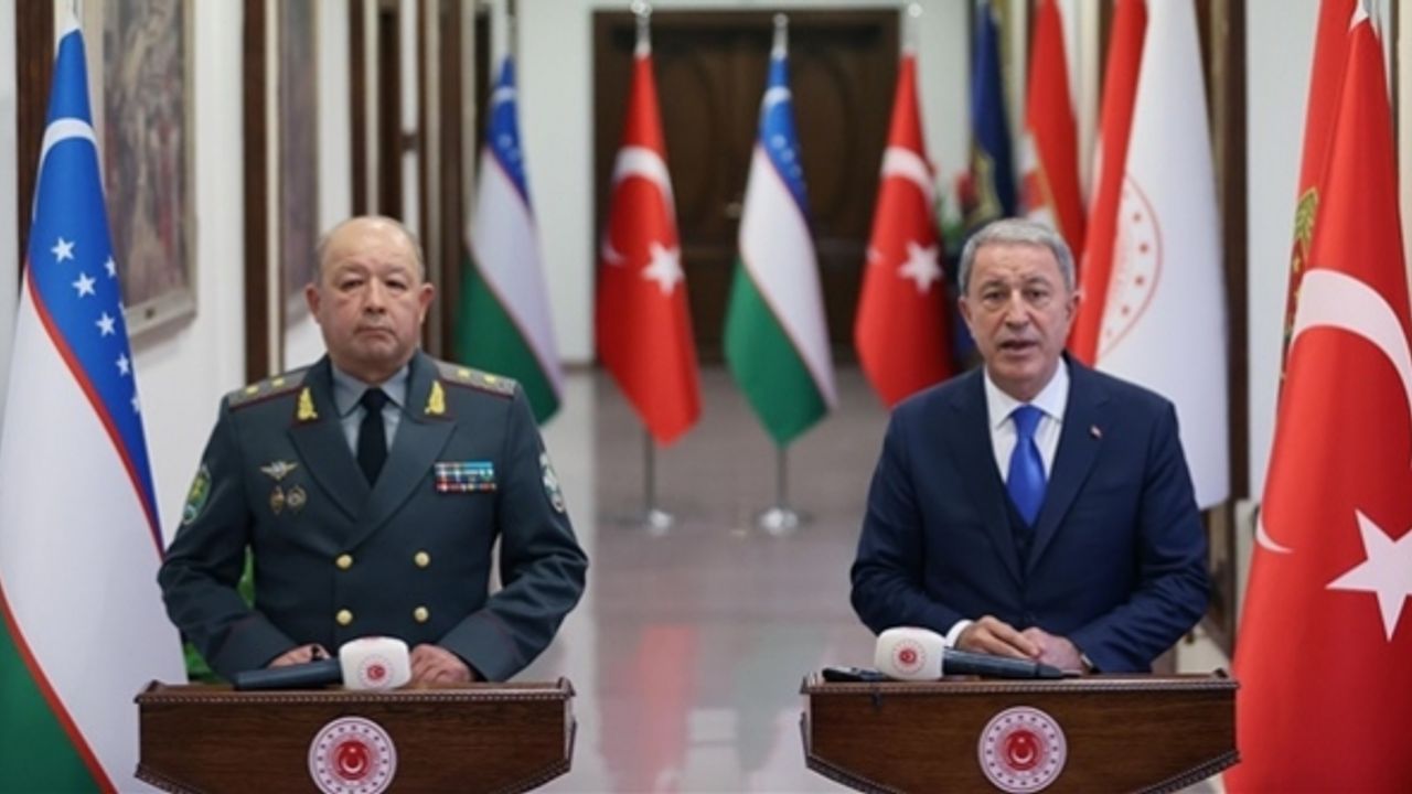 Bakan Akar: "Sahada Mehmetçiğin karşısında duramayan alçaklar sivilleri hedef aldı"