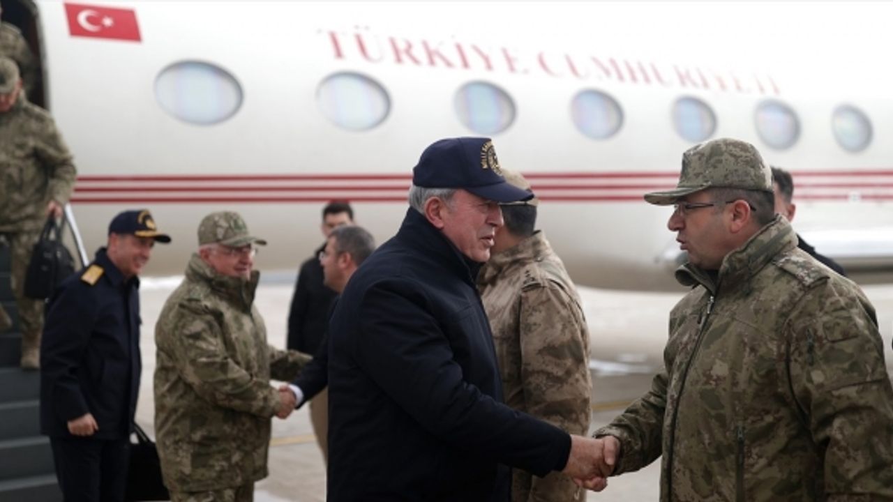 Bakan Akar, TSK komuta kademesi ile Irak sınırında