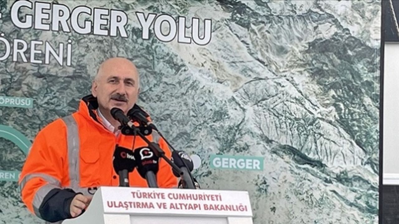 Bakan Karaismailoğlu: "Kara yollarında yalçın dağları tünellerle, derin vadileri de viyadüklerle geçiyoruz"