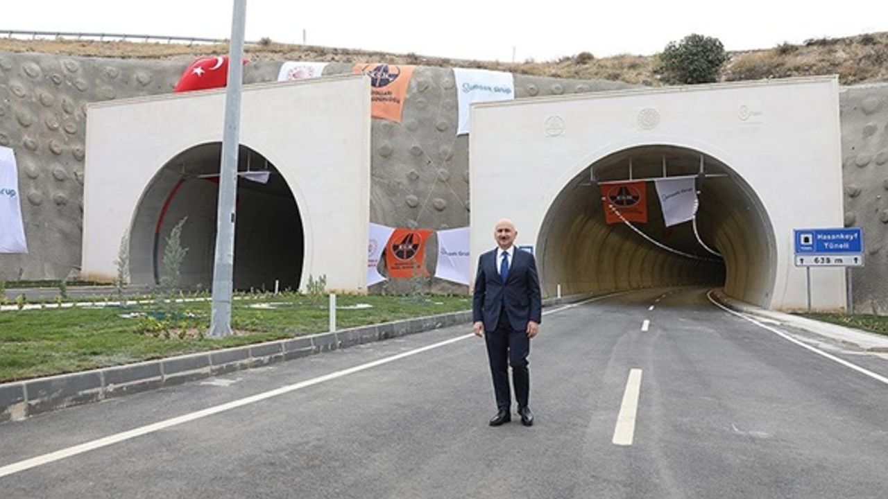 Bakan Karaismailoğlu: "Yalçın dağları tünellerle, derin vadileri viyadüklerle aştık"