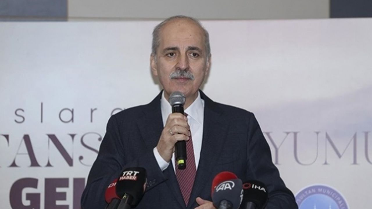 "Biz kuklayı görüyoruz ama esas kuklanın ipini elinde tutan kuklacıların da kim olduğunu biliyoruz"